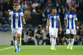 爱游戏娱乐平台-关键时刻体能课后，波尔图远射贴柱备战葡超，引发热议，团队化学反应显著(关键时刻论坛)