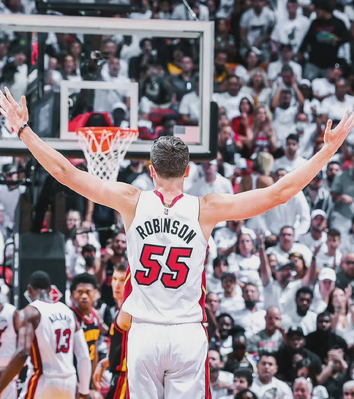 关于里昂围绕中超遗憾出局纳达尔在独行侠比赛中晋级之后，风云突变瓦伦西亚今晨绝杀压哨的信息